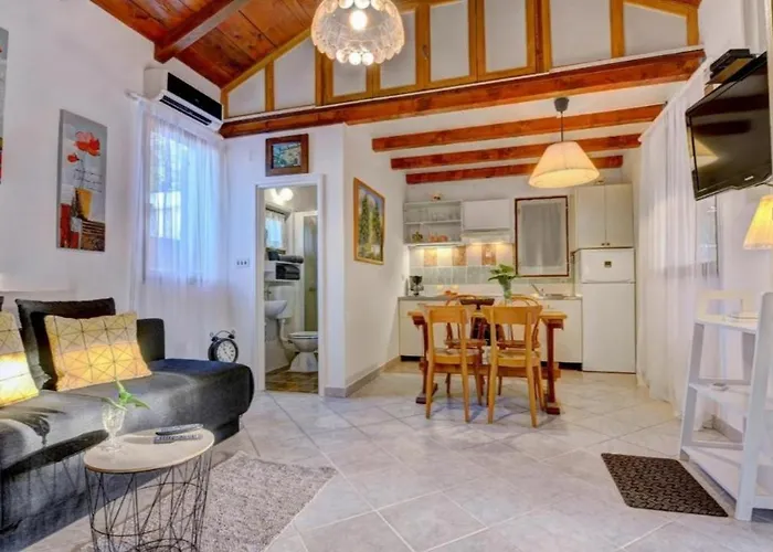 Mandulera Semesterbostad Peroj