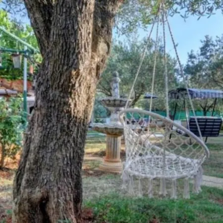 펜션 Mandulera 페로이