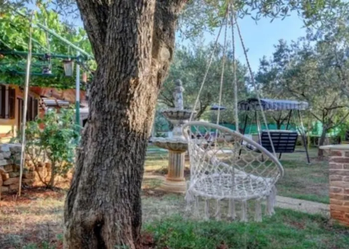 펜션 Mandulera 페로이